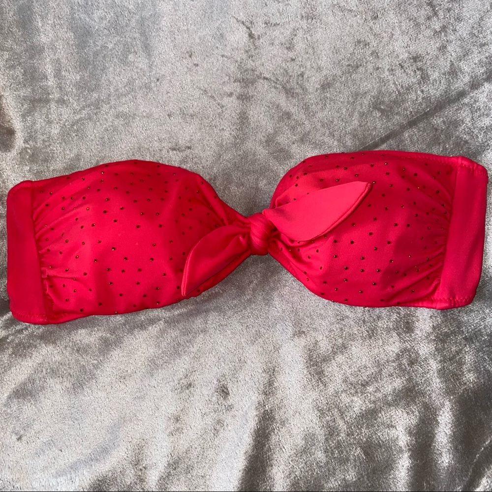 Victoria’s Secret: Women’s Bikini Top (size: M)